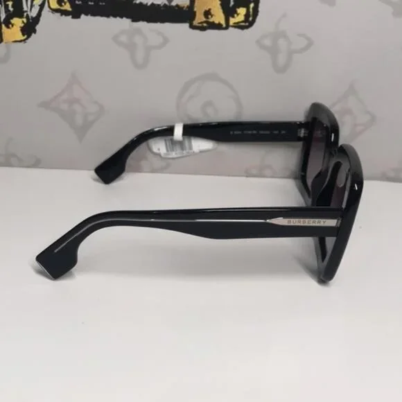 New Authentic Burberry BE4284 37588H Sunglasses – Black Frame / Violet Gradient New Authentic Burberry Violet Gradient Square Ladies  main image 4